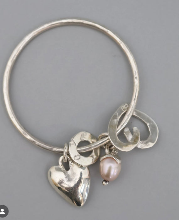 You & me cushion heart bangle