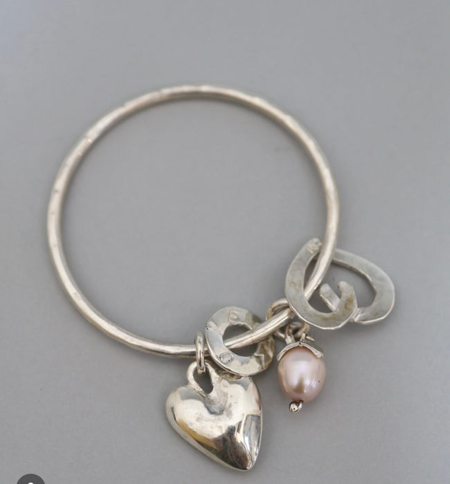 You & me cushion heart bangle