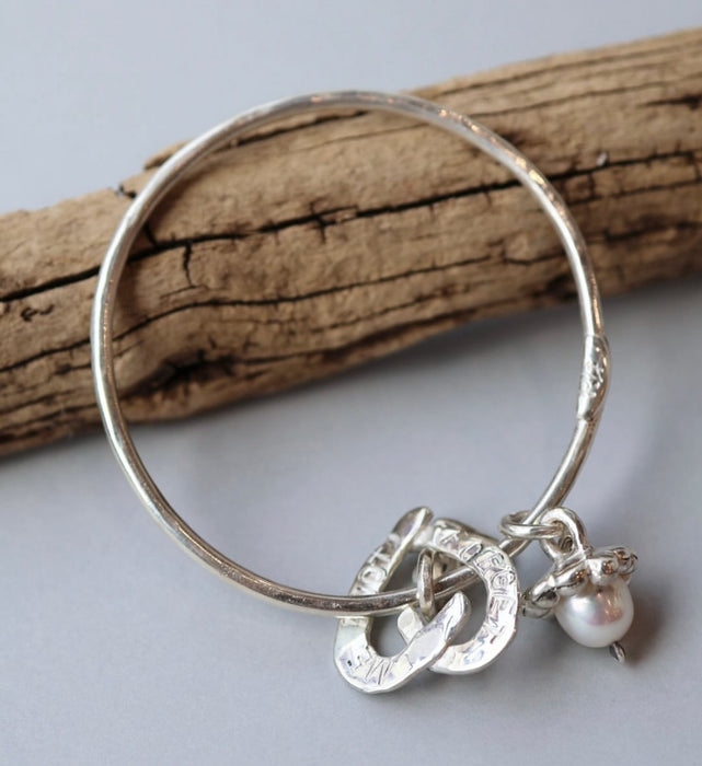 Forget me knot white pearl bangle